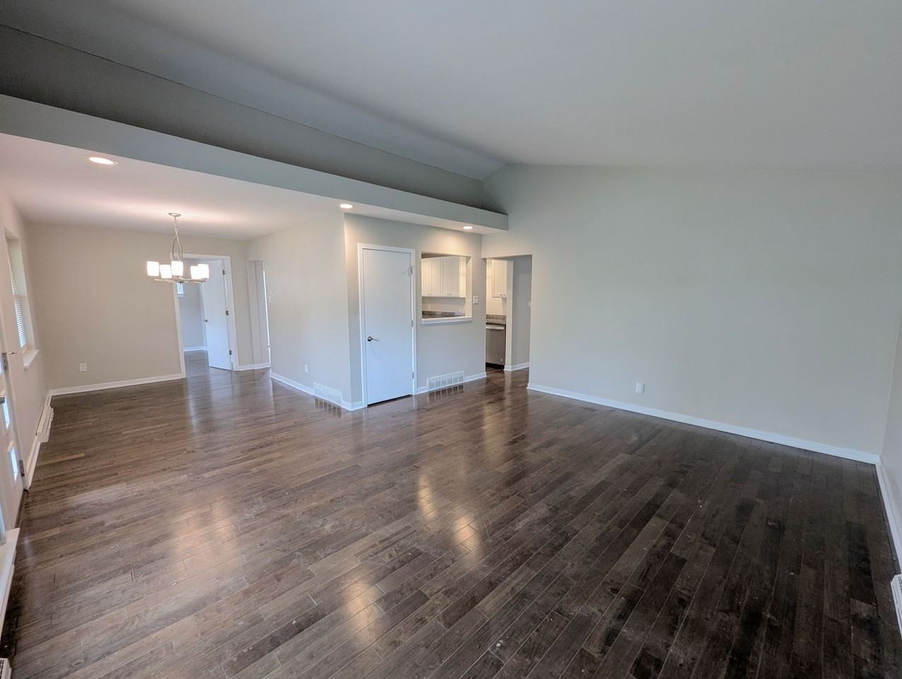 1146 Swarthmore Ln - Photo 4 of 36