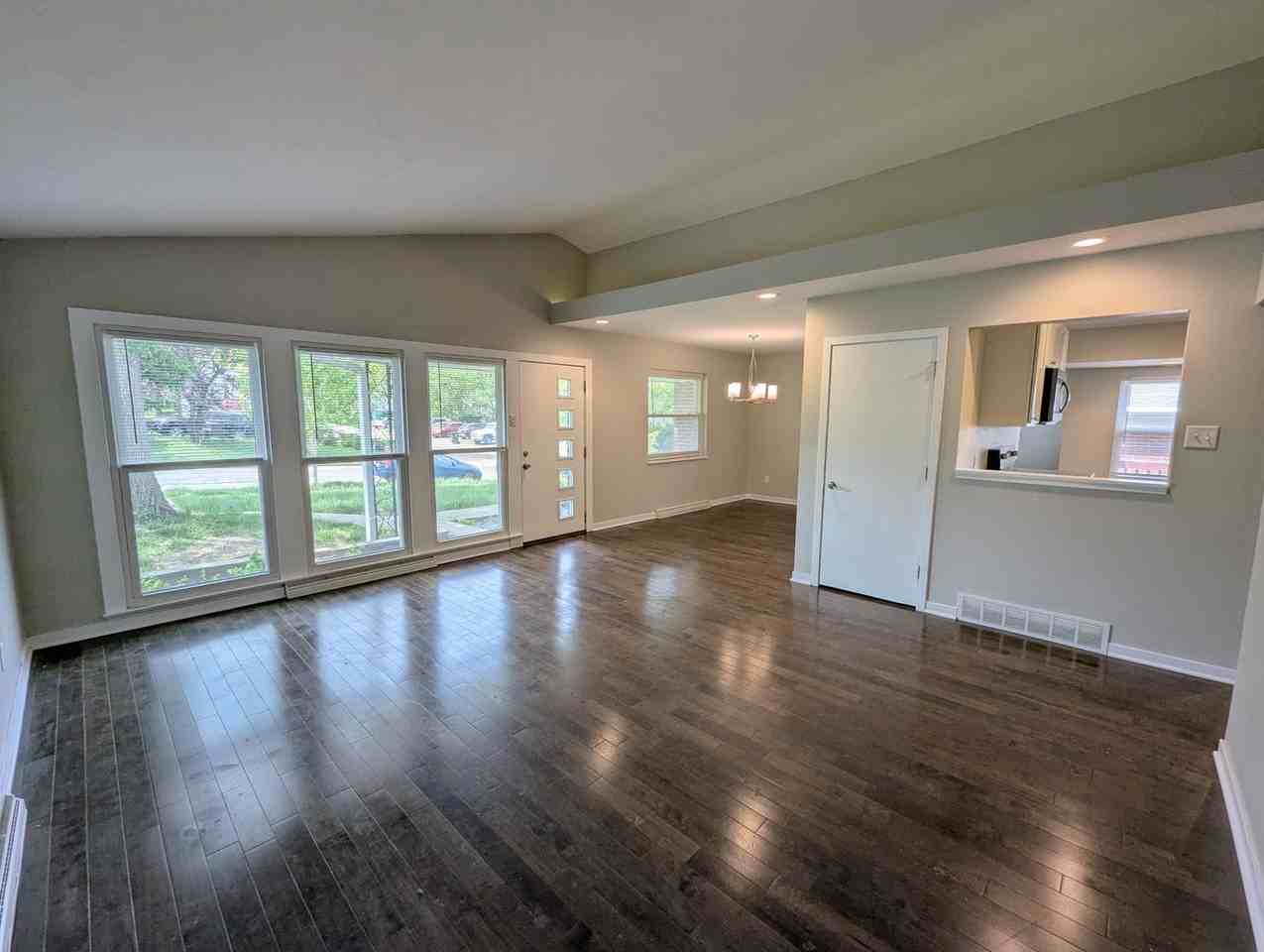1146 Swarthmore Ln - Photo 5 of 36