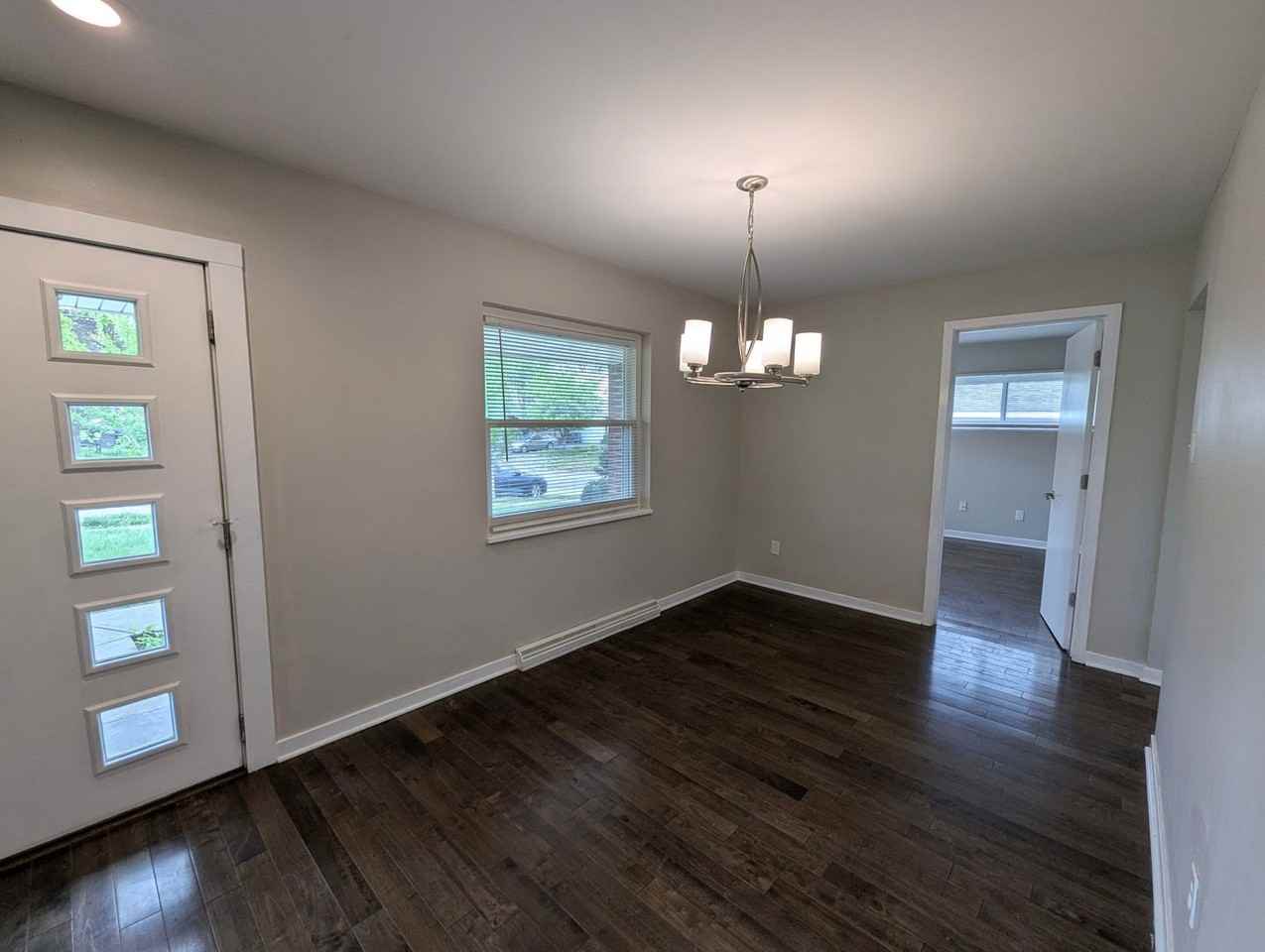1146 Swarthmore Ln - Photo 6 of 36