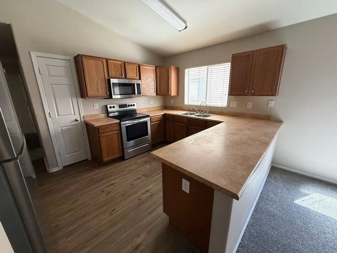 43269 W Arizona Ave - Photo 4 of 20