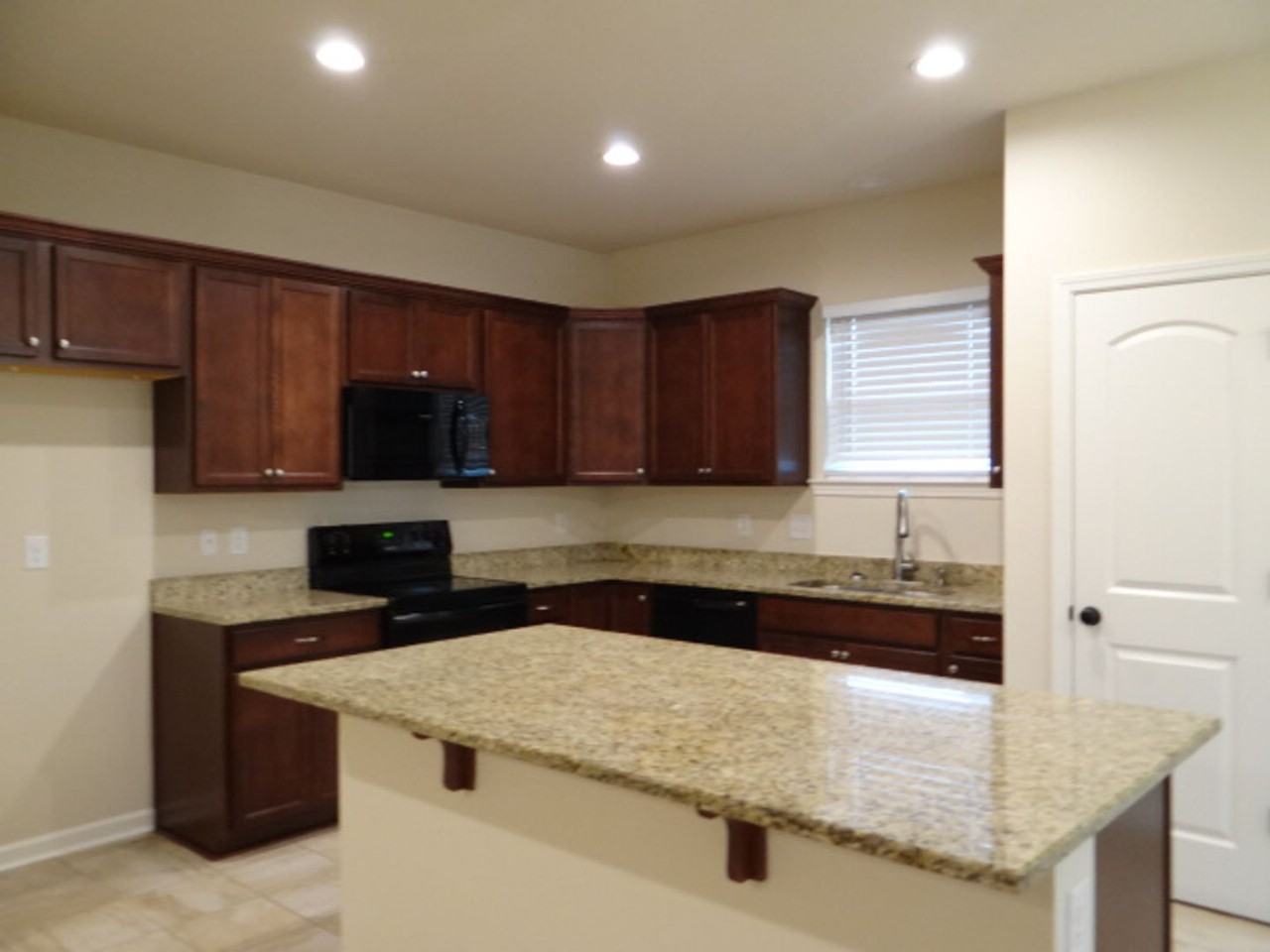 23340 Ruger Dr - Photo 2 of 9