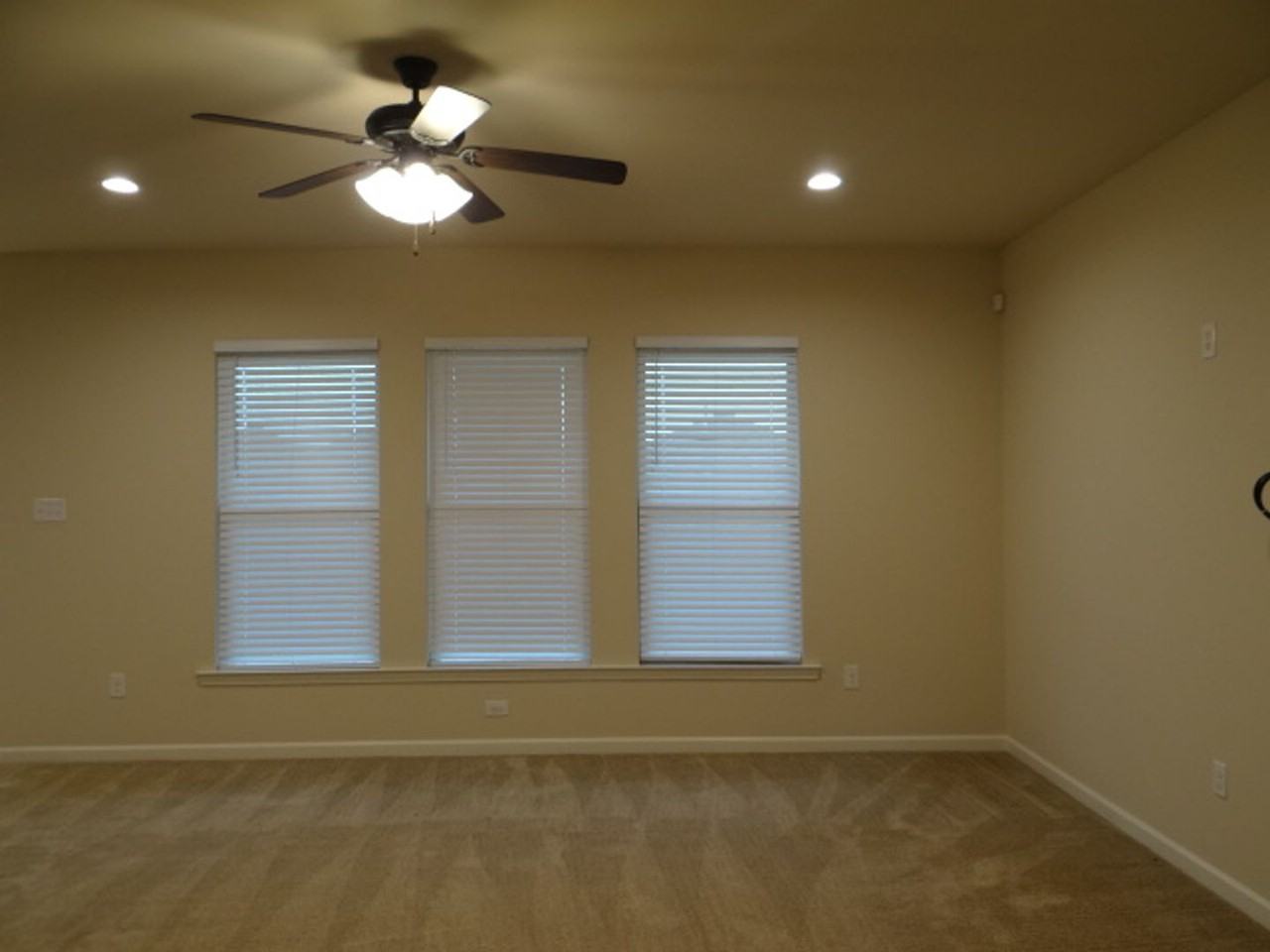 23340 Ruger Dr - Photo 3 of 9
