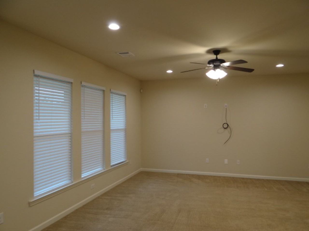 23340 Ruger Dr - Photo 4 of 9