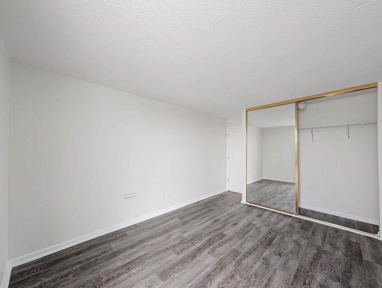 1043 S York rd. - Photo 2 of 12