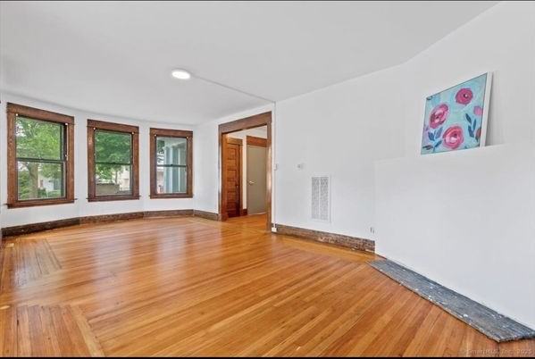 212 Maple St 1st Fl - Photo 6 of 15