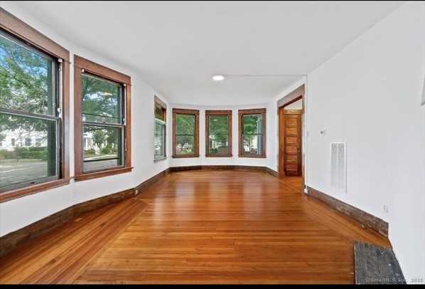 212 Maple St 1st Fl - Photo 7 of 15