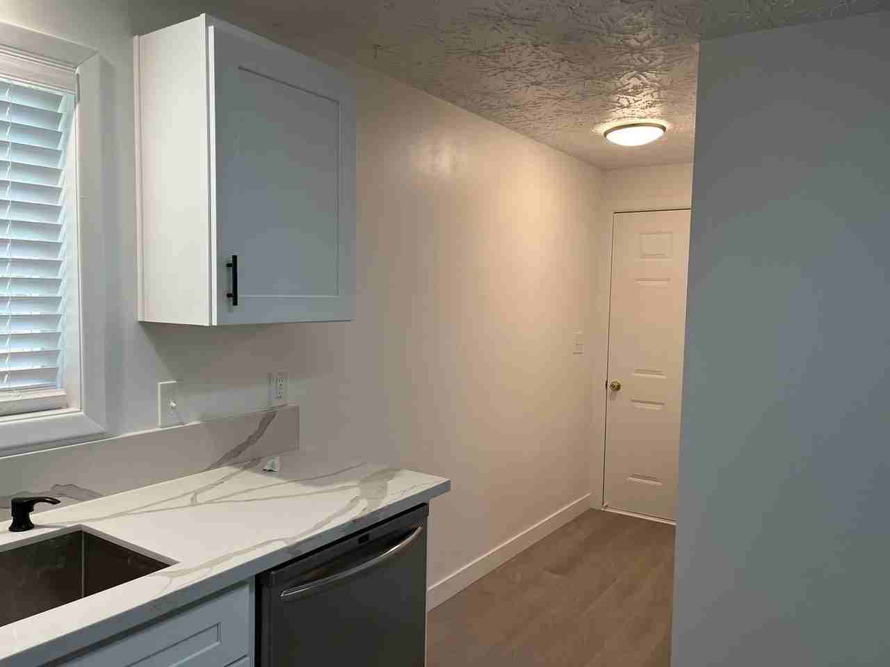 2081 Canemah St - Photo 4 of 23