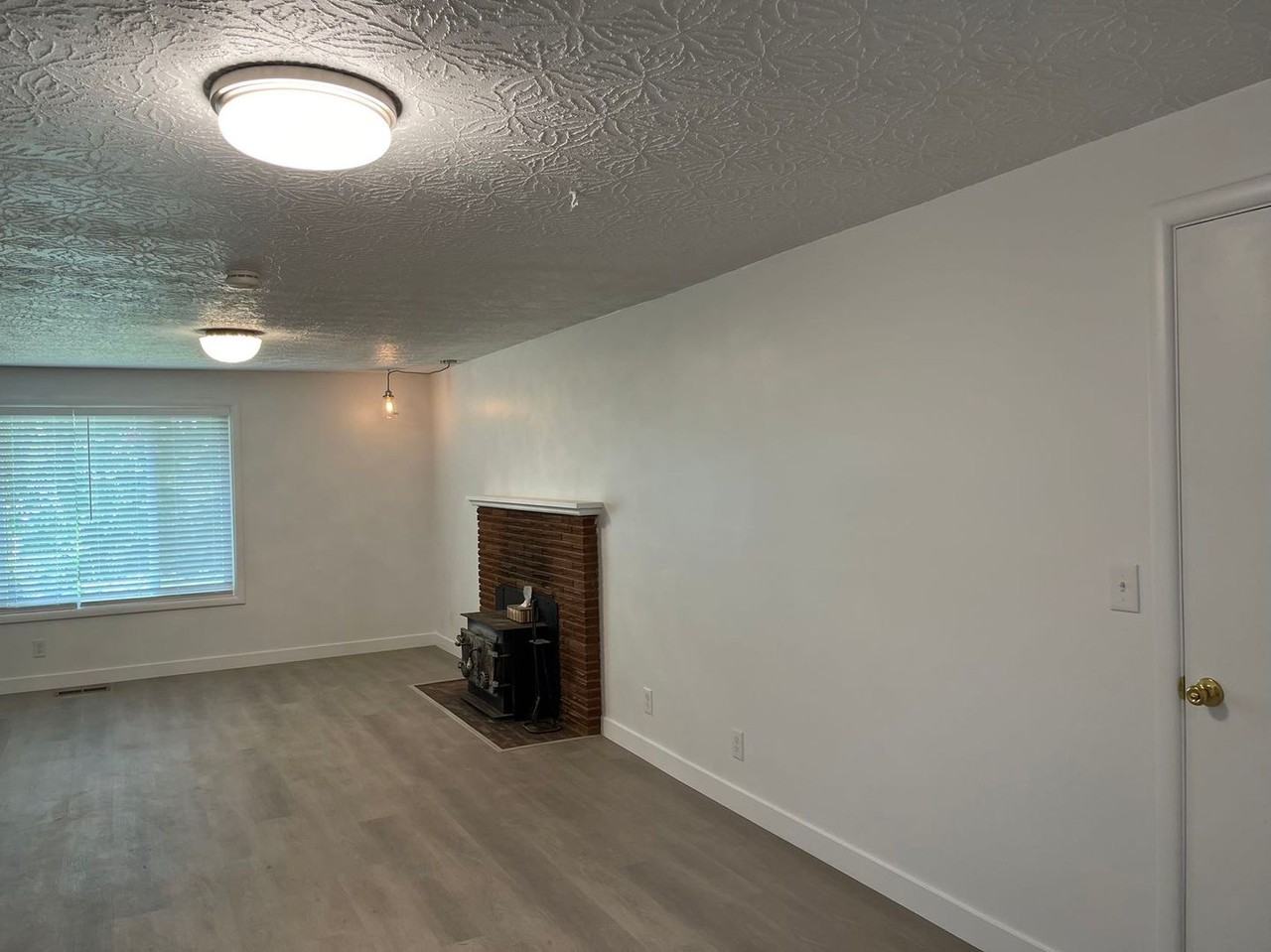 2081 Canemah St - Photo 7 of 23