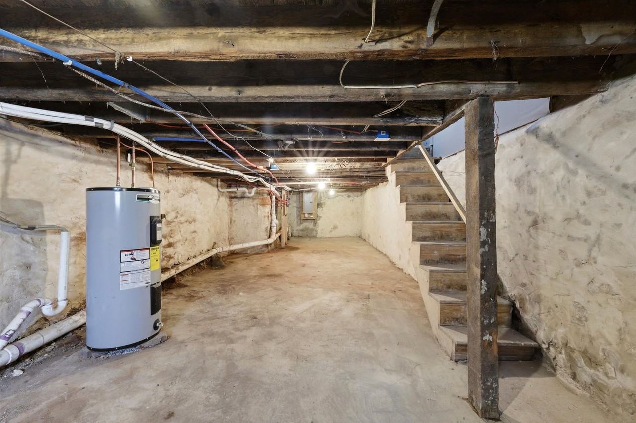 2318 N Beechwood St - Photo 3 of 15