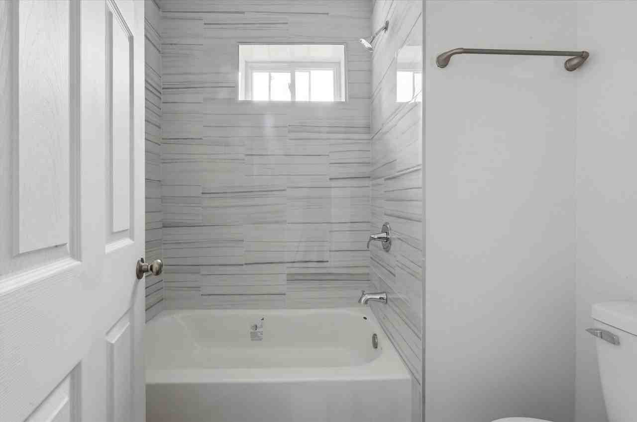 2318 N Beechwood St - Photo 5 of 15