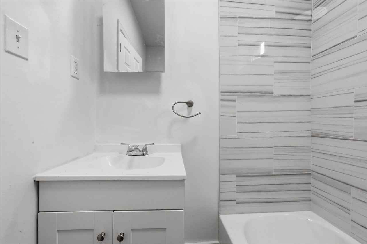 2318 N Beechwood St - Photo 6 of 15