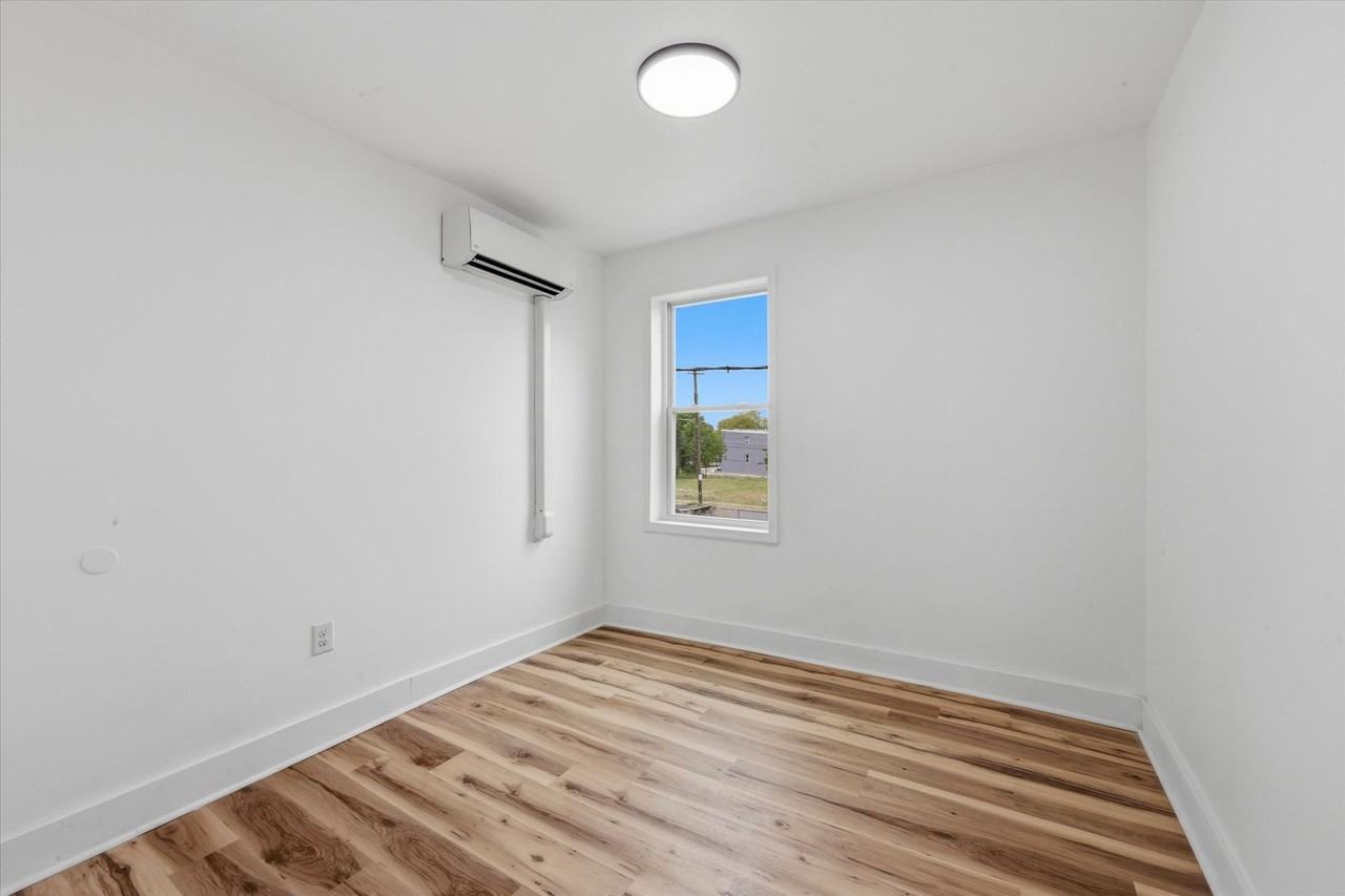 2318 N Beechwood St - Photo 7 of 15