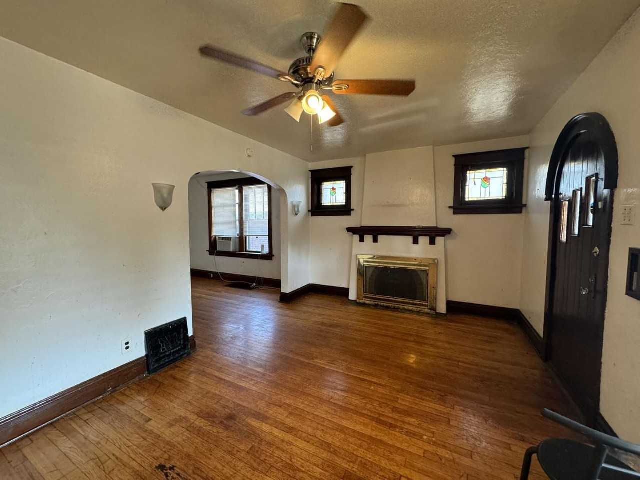 5741 Floy Ave - Photo 3 of 15