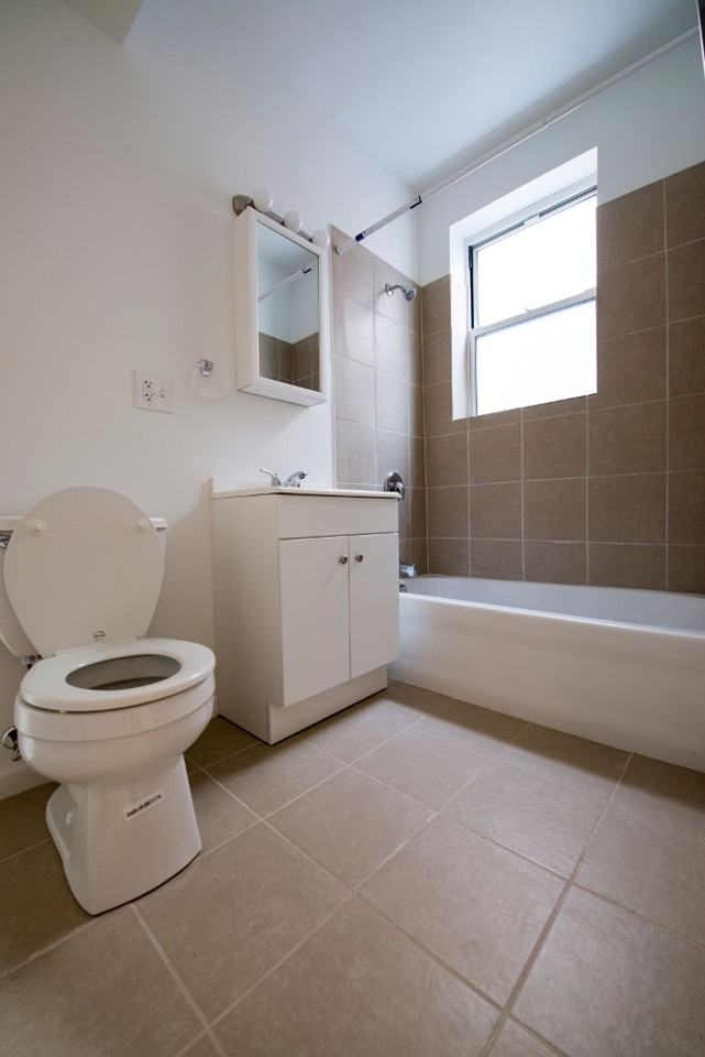7240 S Yates - Photo 3 of 20