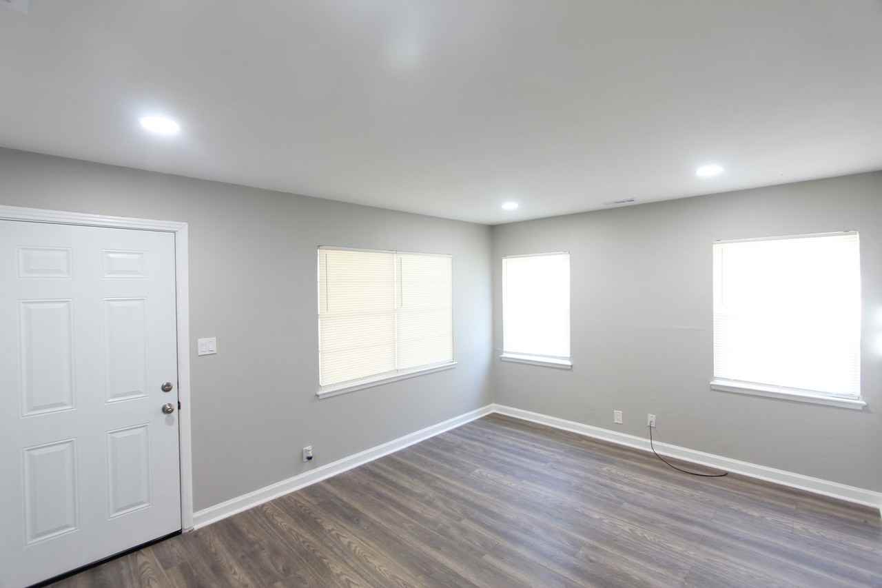 7808 Vienna Ave - Photo 3 of 12