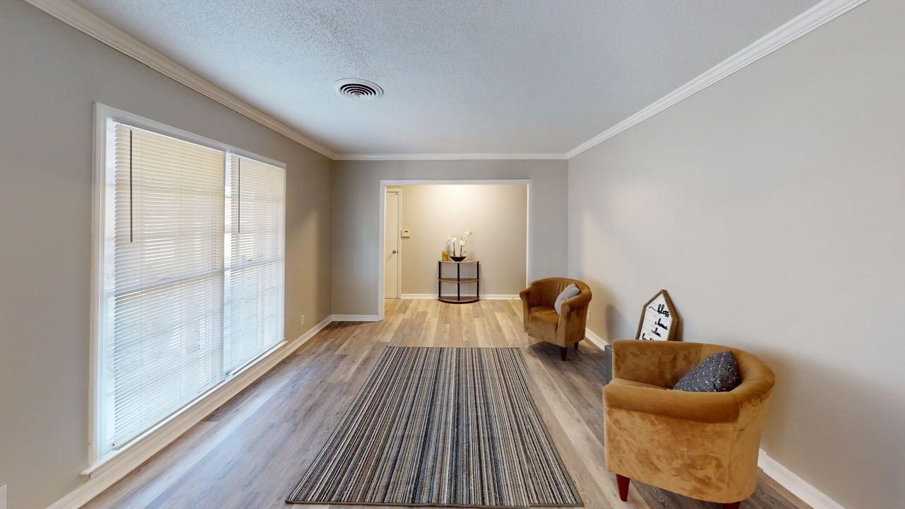 2716 Forsyth Ln - Photo 5 of 21