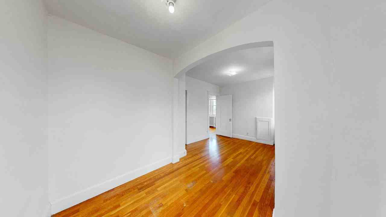 15 Governors Ave - Photo 4 of 14