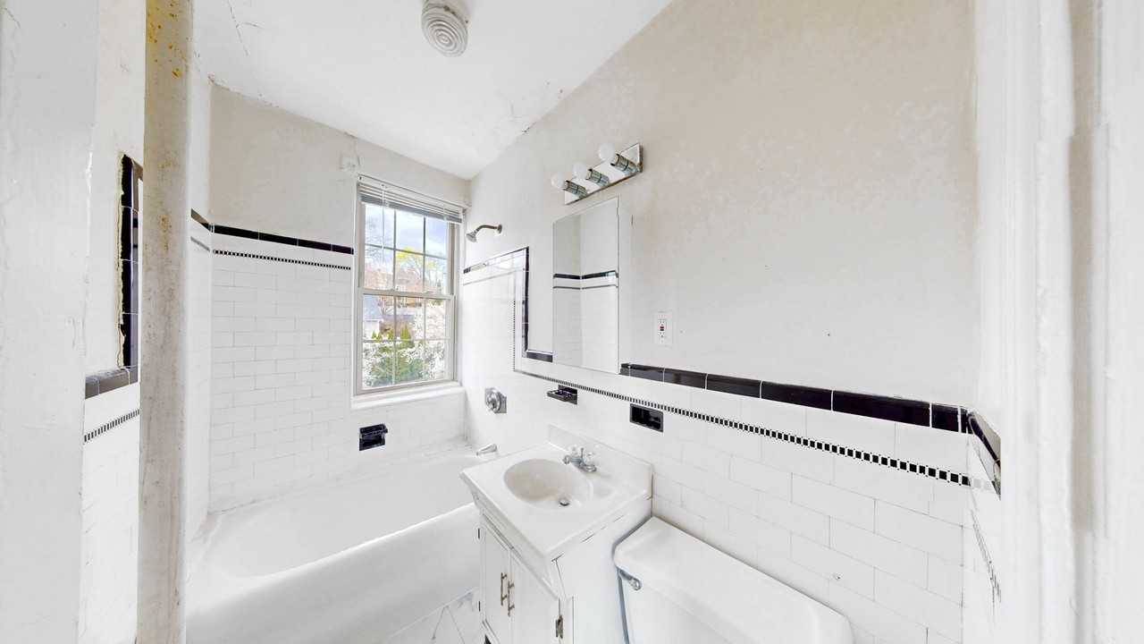 15 Governors Ave - Photo 5 of 14