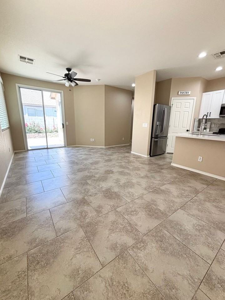 1120 E Bosi St - Photo 5 of 34