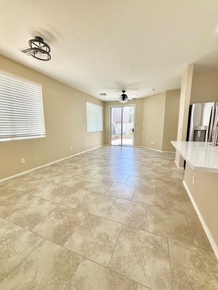 1120 E Bosi St - Photo 6 of 34