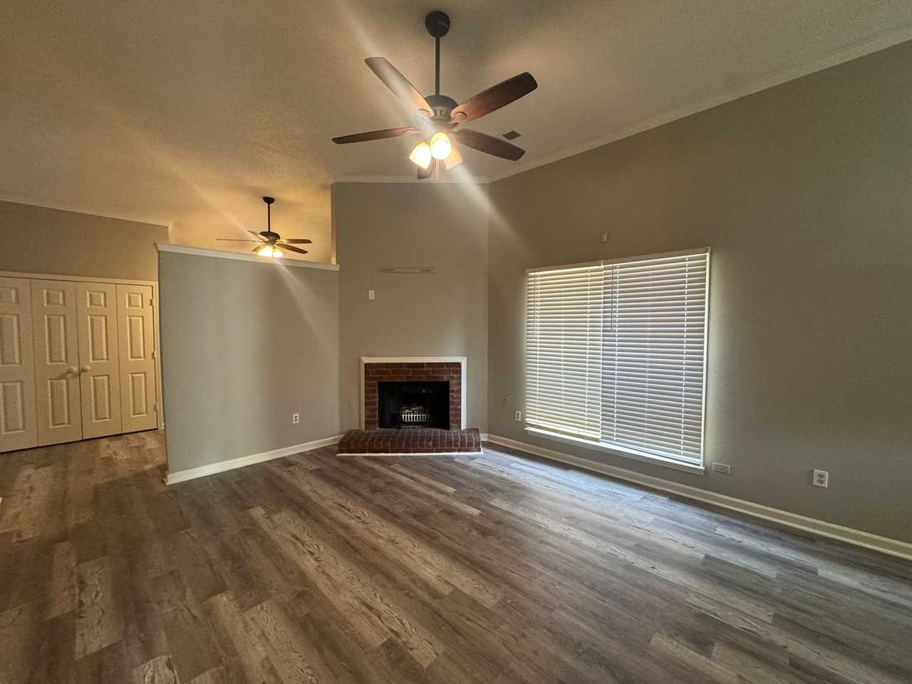 615 Ashley Glen Cir - Photo 3 of 5