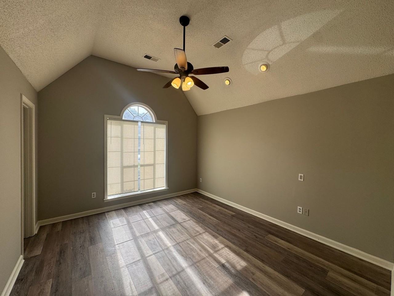 615 Ashley Glen Cir - Photo 4 of 5