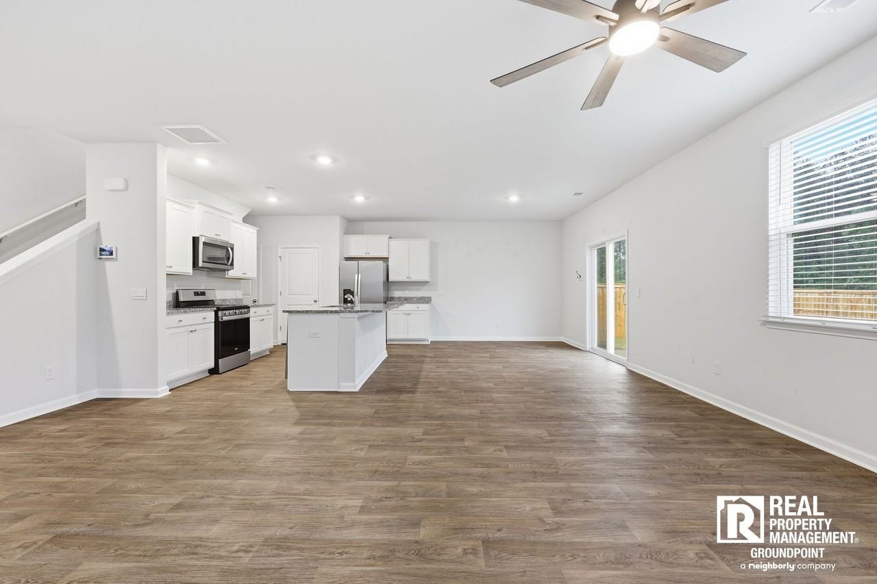 345 Lake Ridge Blvd - Photo 3 of 21