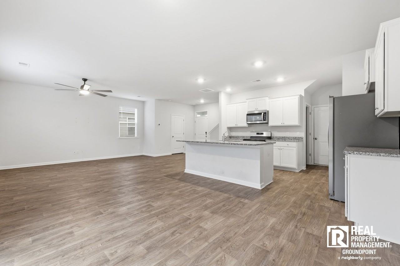 345 Lake Ridge Blvd - Photo 4 of 21