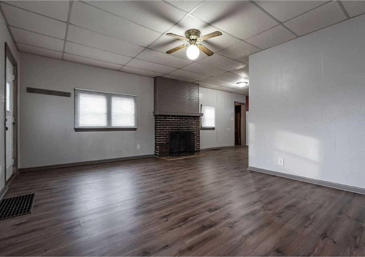 1213 Gohres St - Photo 3 of 10