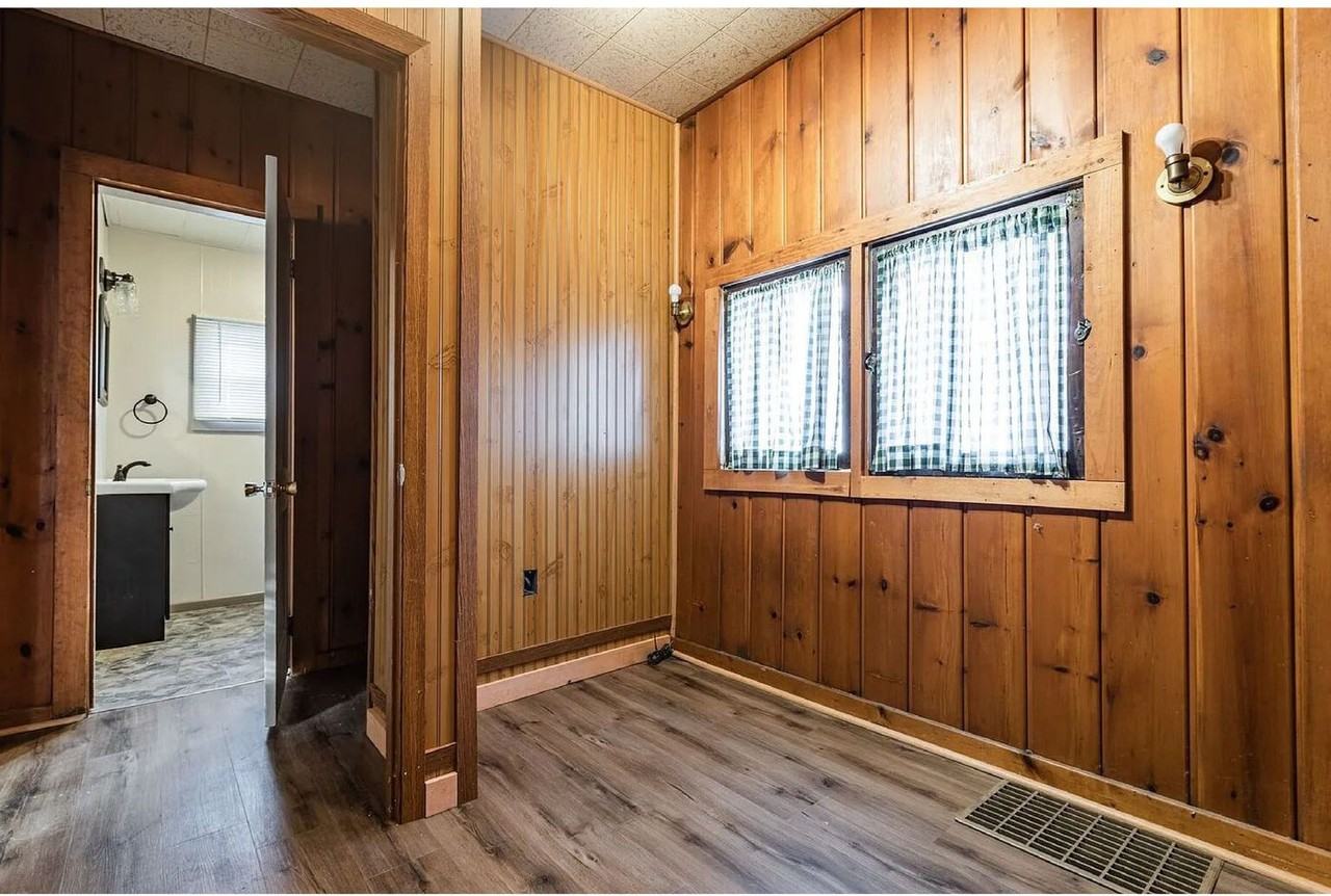 1213 Gohres St - Photo 7 of 10