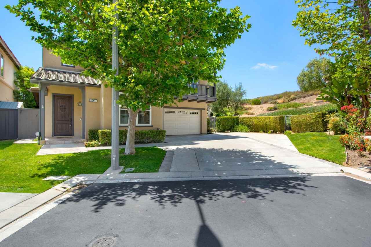 2260 Buss Ln - Photo 2 of 27