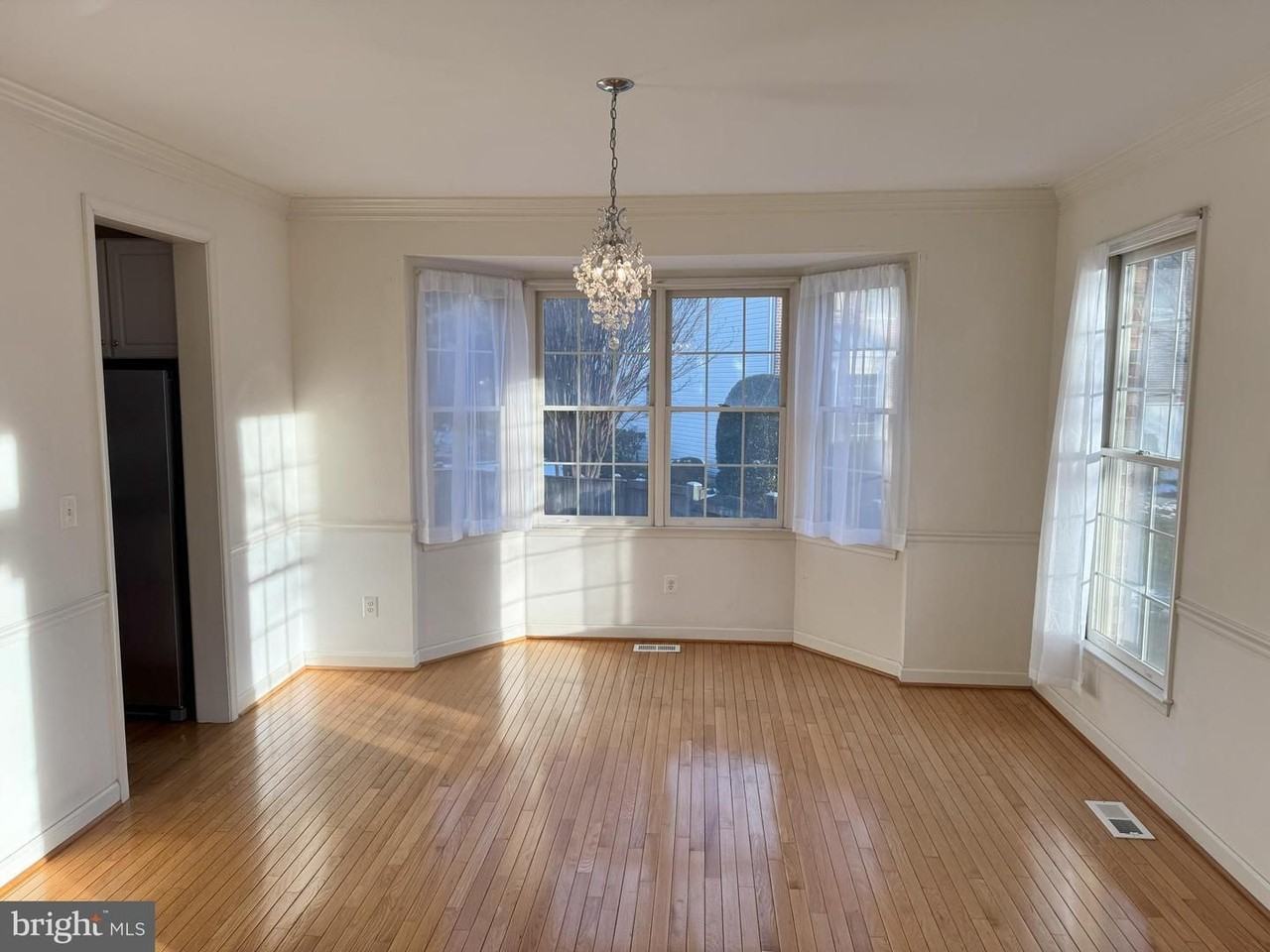 5901 Ewing Pl - Photo 3 of 45