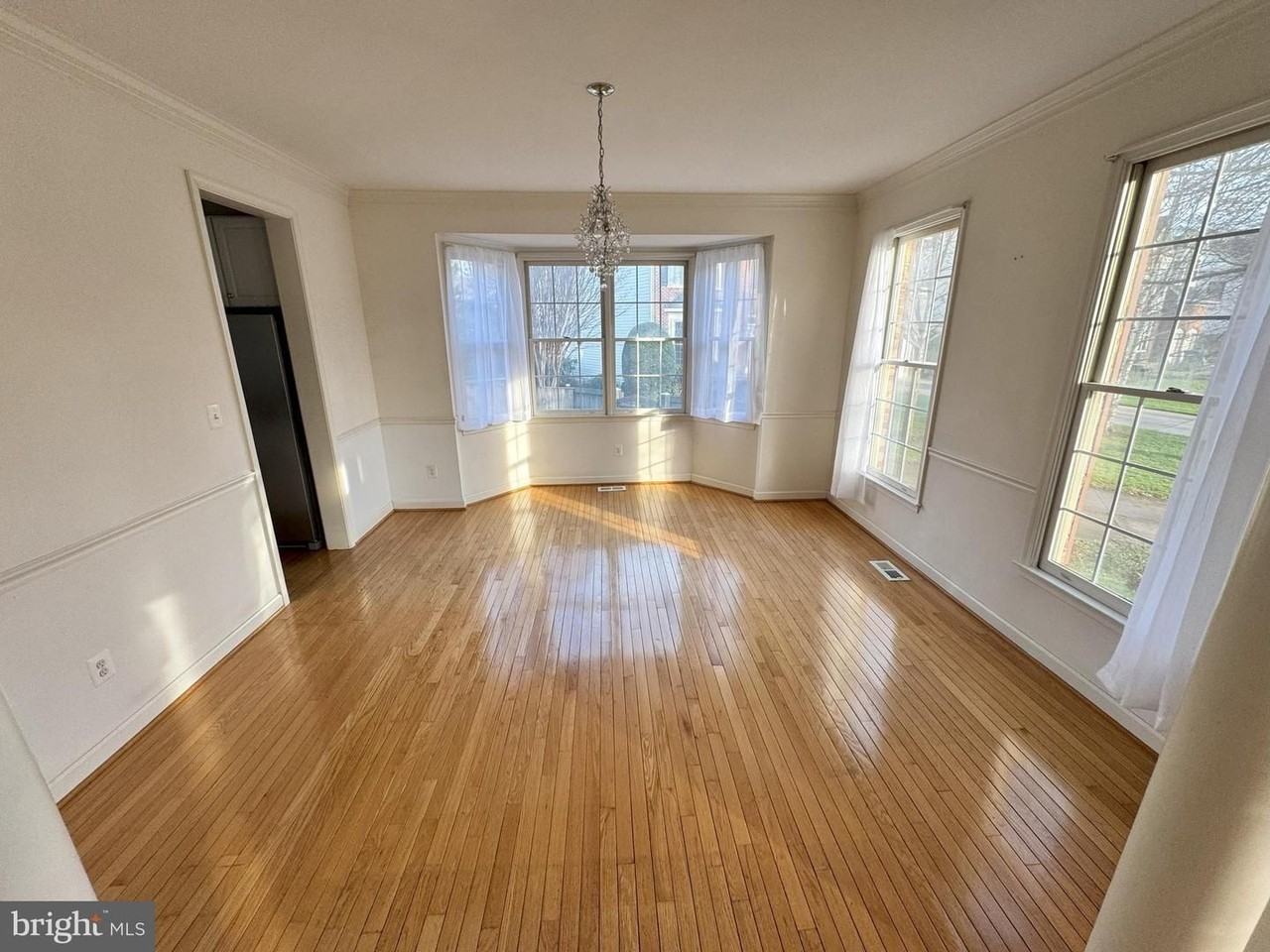 5901 Ewing Pl - Photo 4 of 45