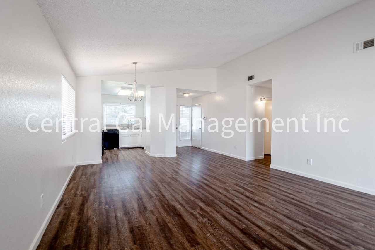 9904 Cimarron Trails Dr - Photo 4 of 17
