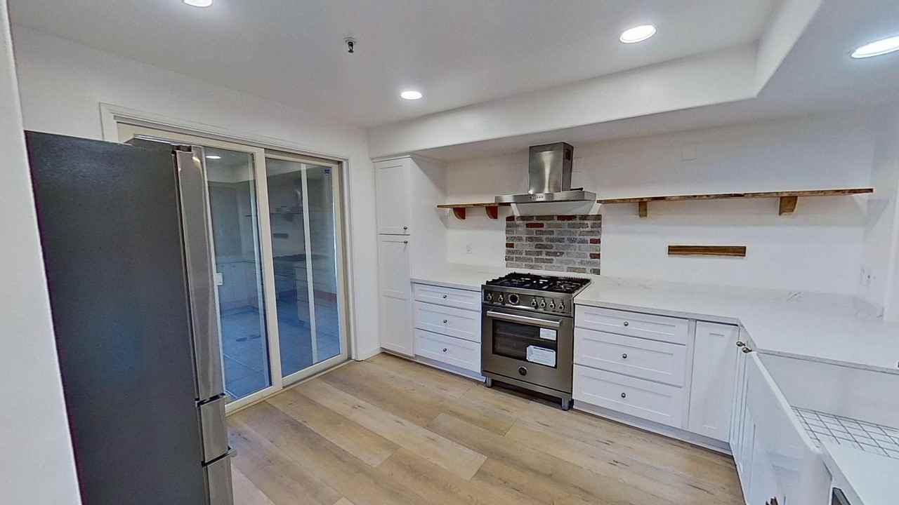 200 Pacific Coast Hwy #216 - Photo 4 of 27