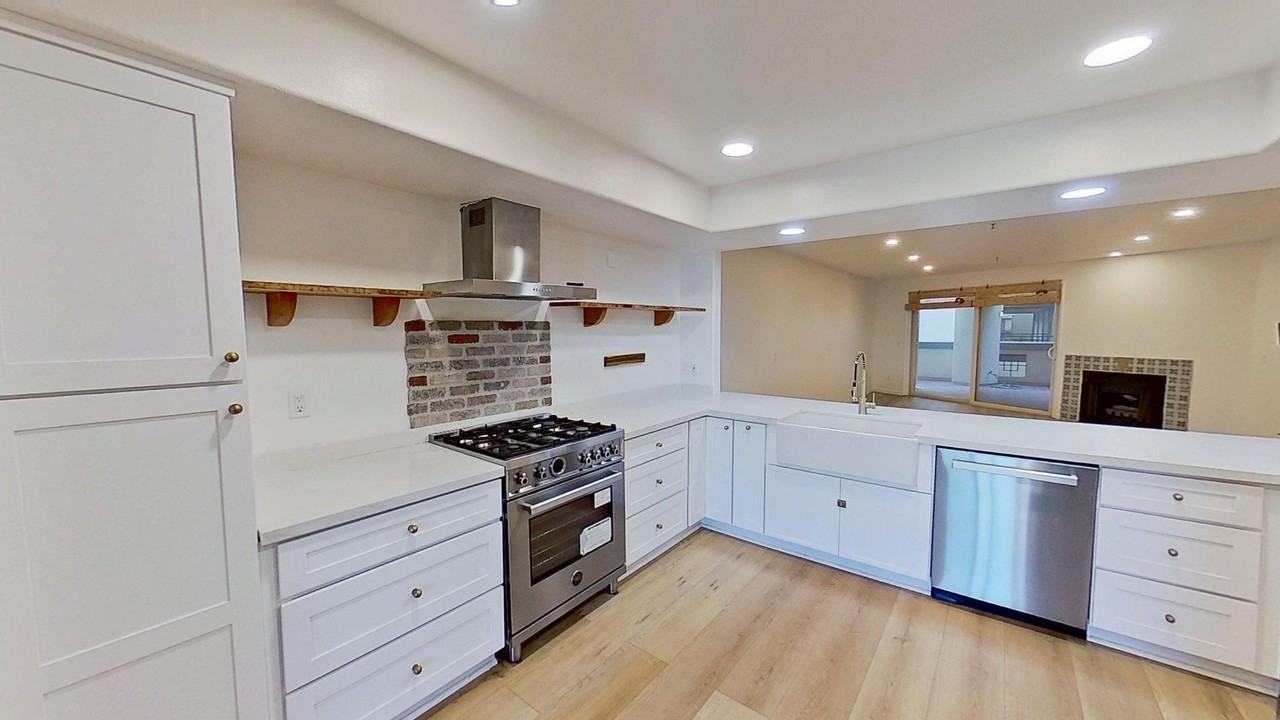 200 Pacific Coast Hwy #216 - Photo 5 of 27