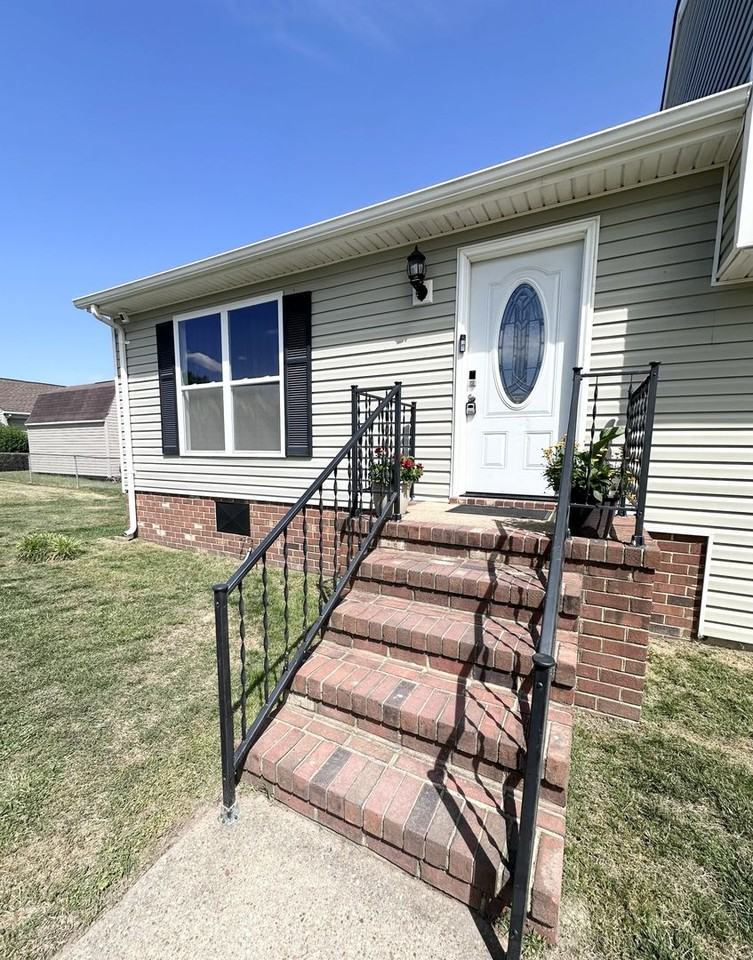 509 Bowling Green Ct - Photo 3 of 33