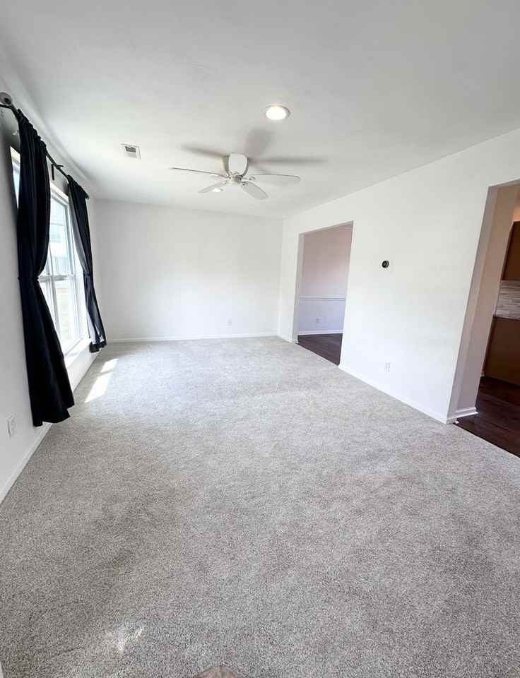 509 Bowling Green Ct - Photo 4 of 33