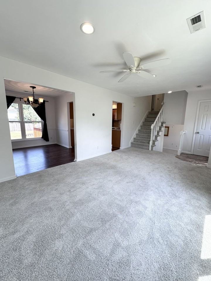 509 Bowling Green Ct - Photo 5 of 33