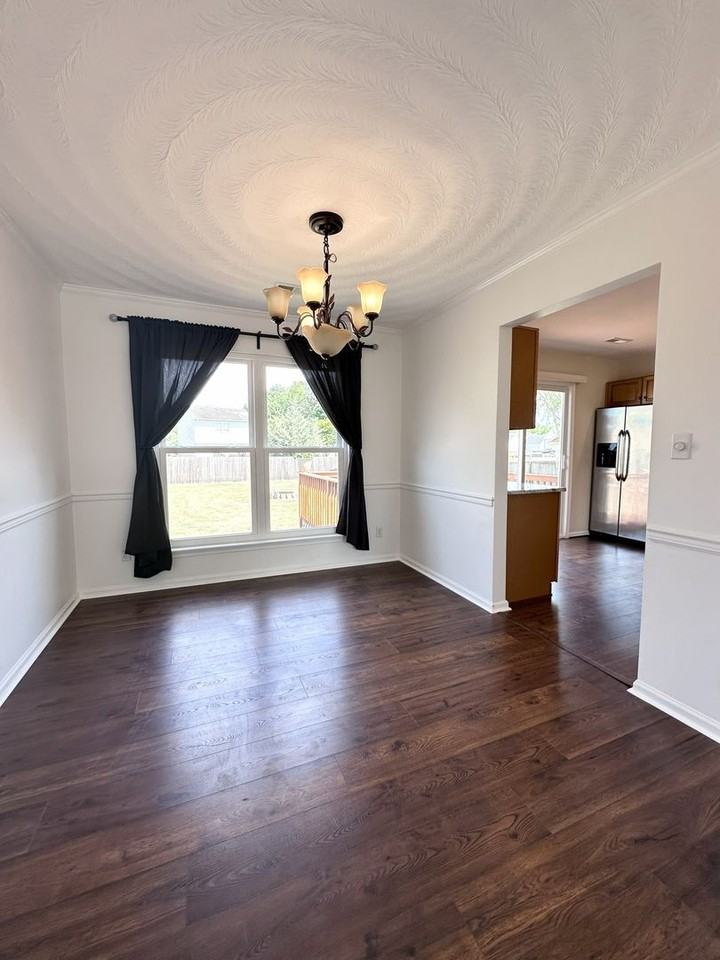 509 Bowling Green Ct - Photo 6 of 33