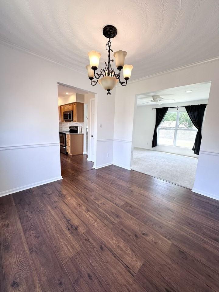 509 Bowling Green Ct - Photo 7 of 33