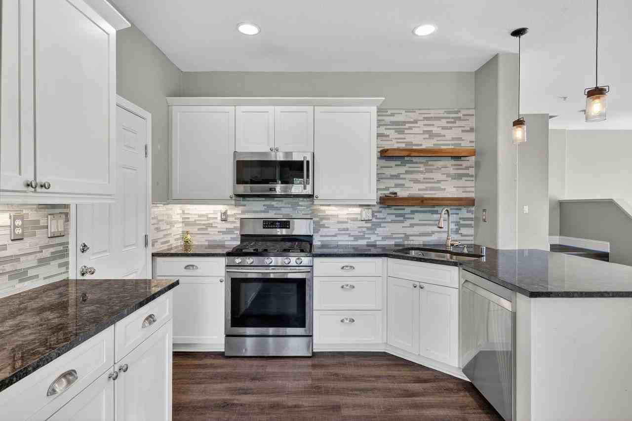 810 Daybreak Pl - Photo 4 of 20