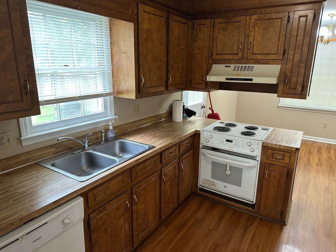 225 Dyers Hall Rd - Photo 4 of 13