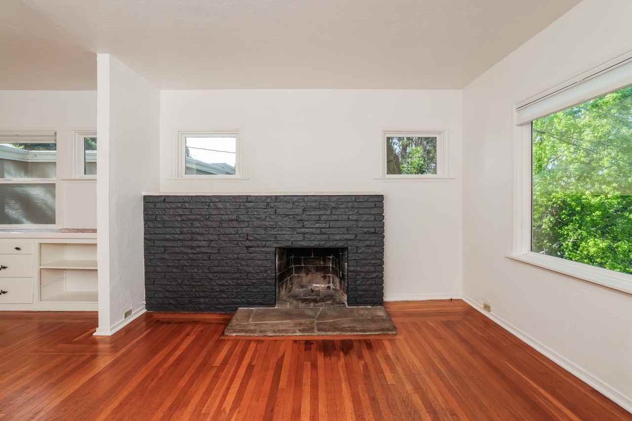 4572 Tompkins Ave - Photo 3 of 26