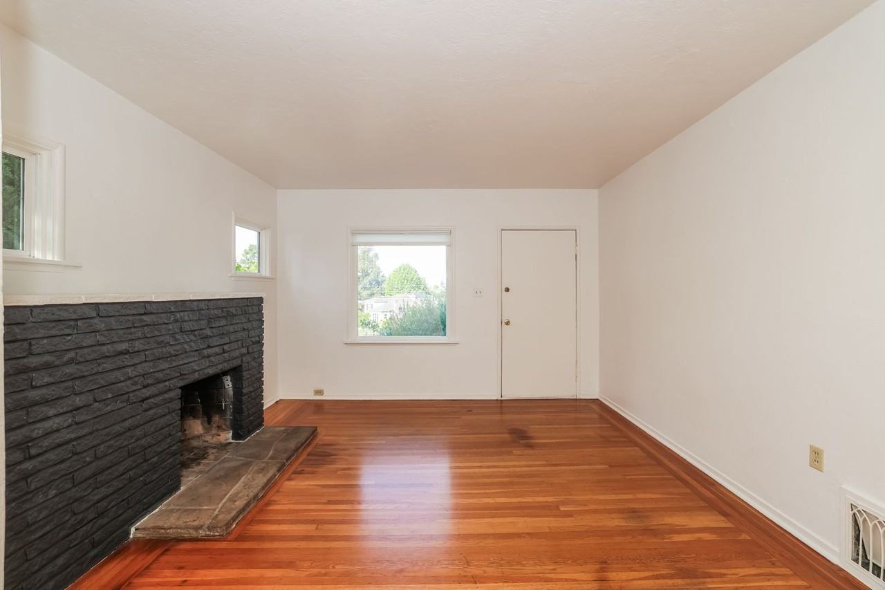 4572 Tompkins Ave - Photo 4 of 26