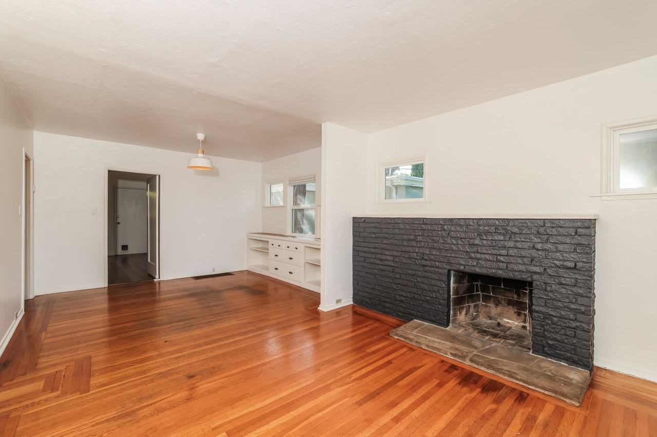 4572 Tompkins Ave - Photo 5 of 26