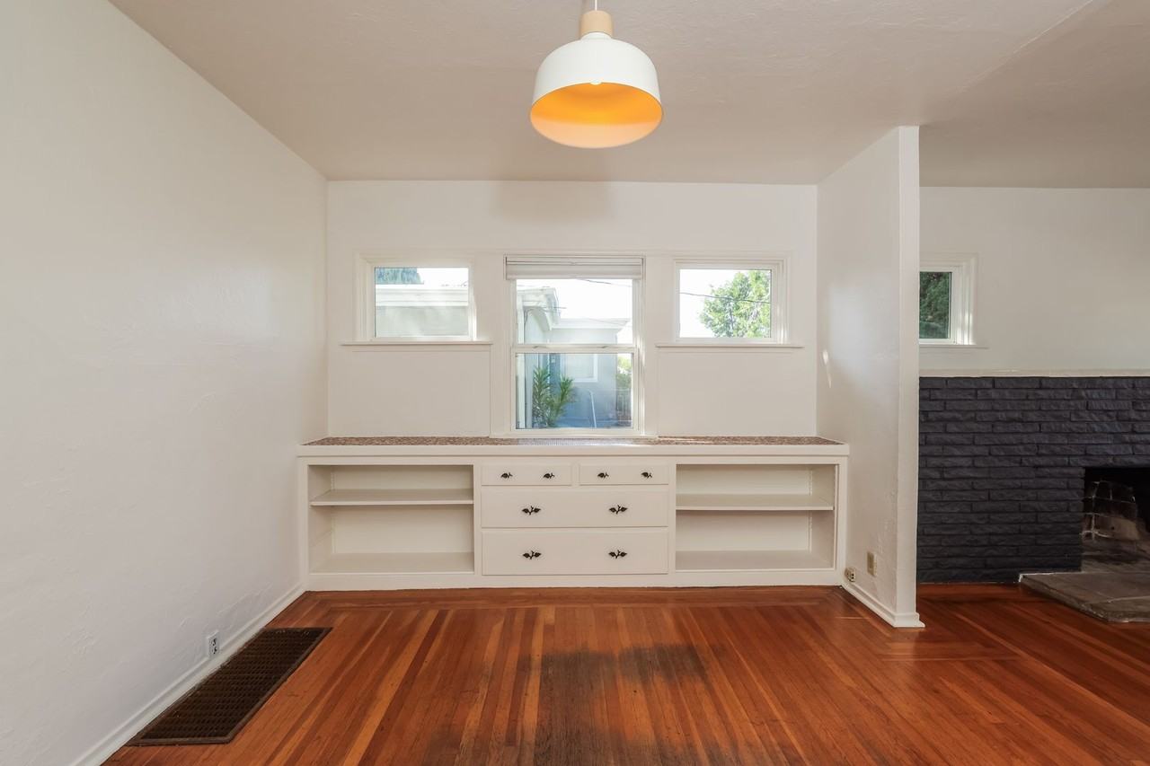 4572 Tompkins Ave - Photo 7 of 26