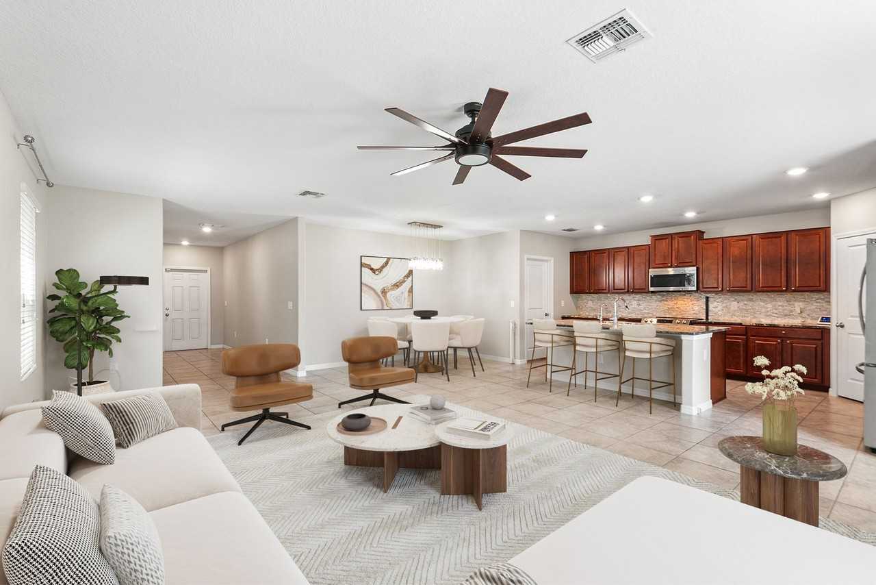 11201 Hudson Hills Ln - Photo 3 of 16