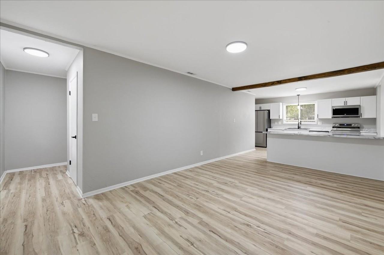 3001 S Broadway St - Photo 2 of 15