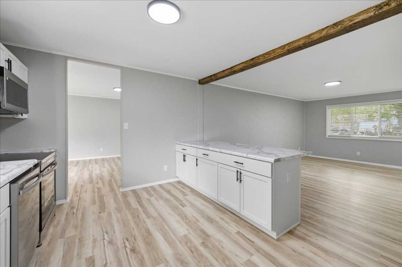 3001 S Broadway St - Photo 5 of 15